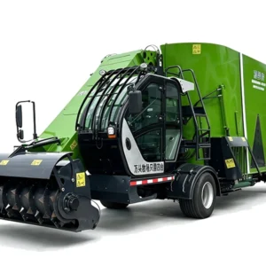 Self-propelled TMR Feed Mixer